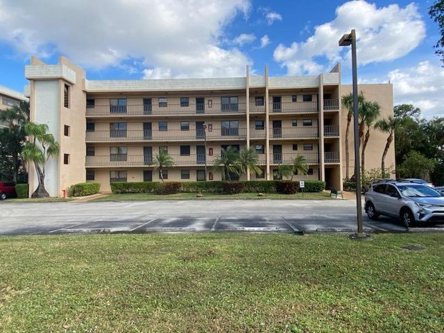 $1,600 | 4760 Lucerne Lakes Boulevard West, Unit 404 | Lucerne Lakes