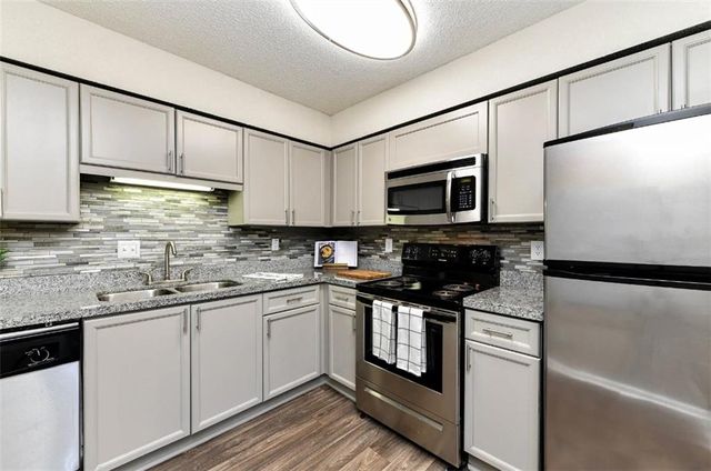 $1,236 | 2800 Paces Ferry Road Southeast, Unit 211 | Vinings