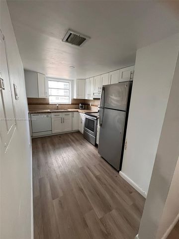 $2,700 | 500 Northeast 26th Street, Unit 4C | Edgewater