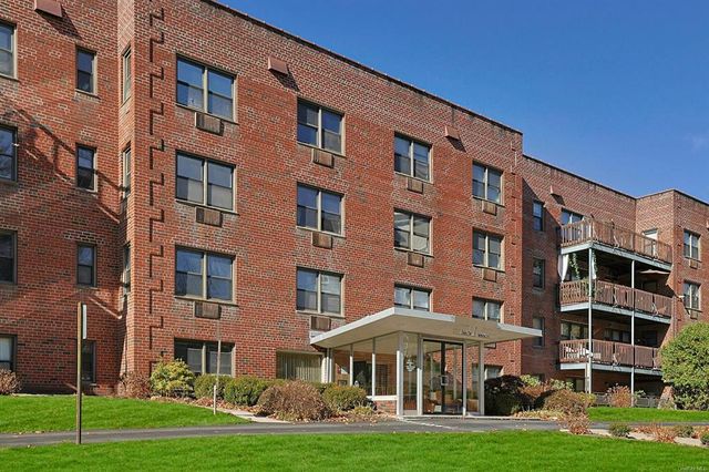 $219,000 | 5 Oakdale Manor, Unit C17 | Suffern