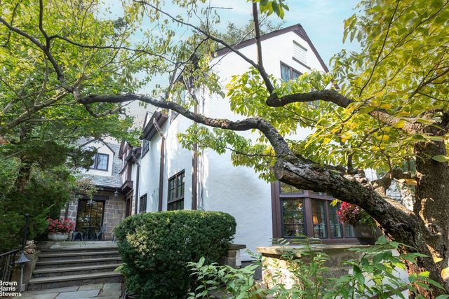 $1,800,000 | 3007 Netherland Avenue | Spuyten Duyvil