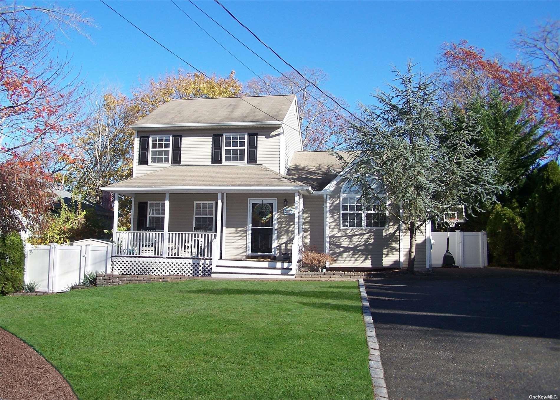 Vinyal Siding, Large Driveway