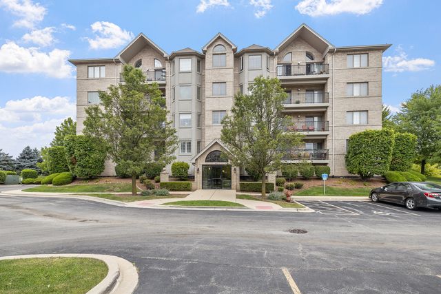 $354,000 | 8505 Woodward Avenue, Unit 102 | Woodridge