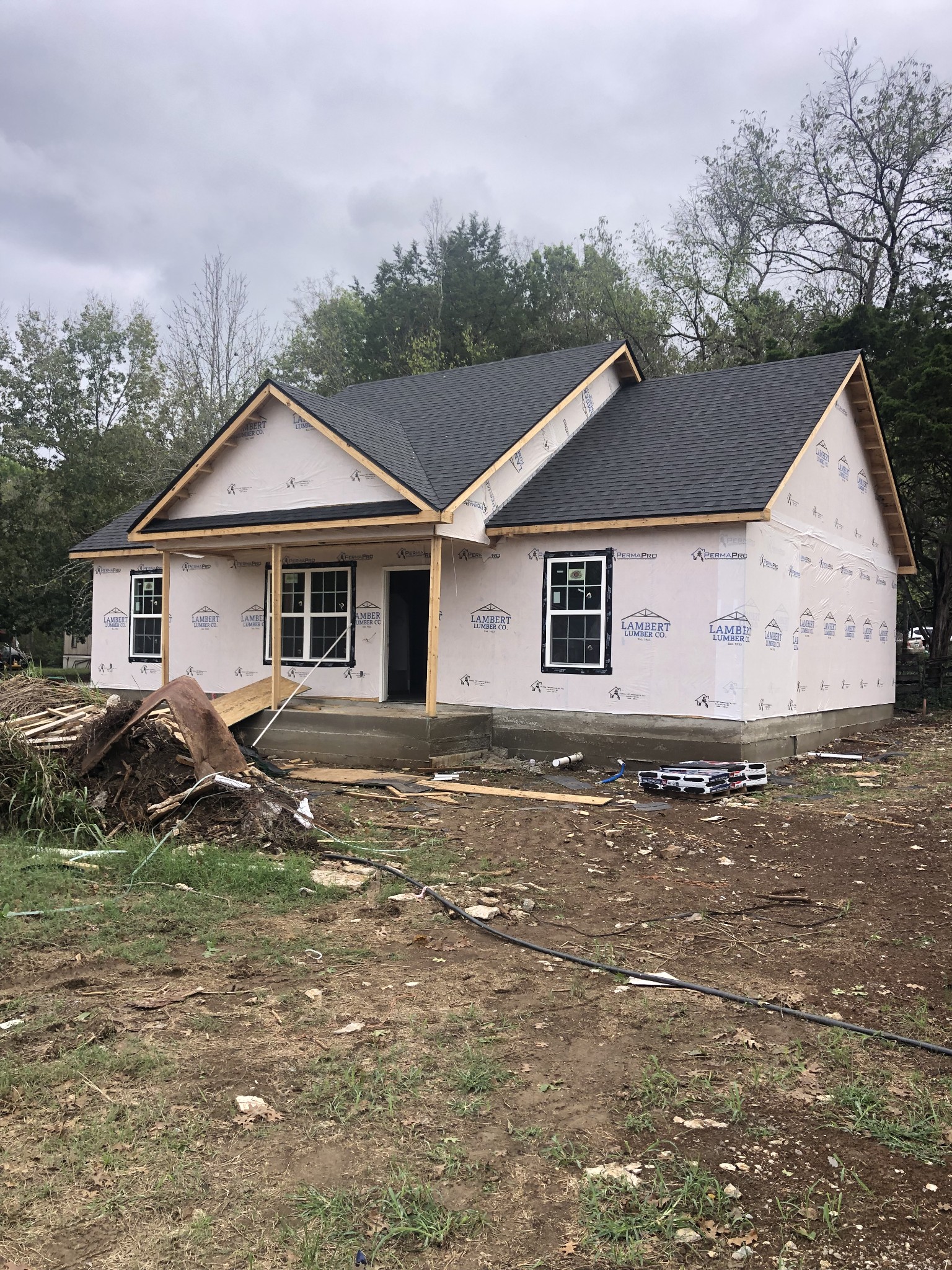 a view of a house with a yard