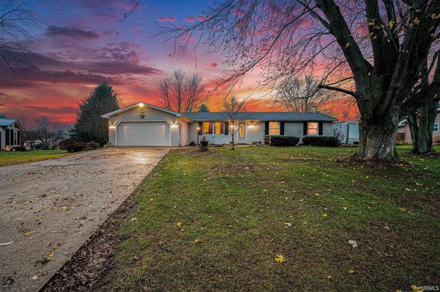 $225,000 | 1072 Wellington Drive | Plain Township - Kosciusko County