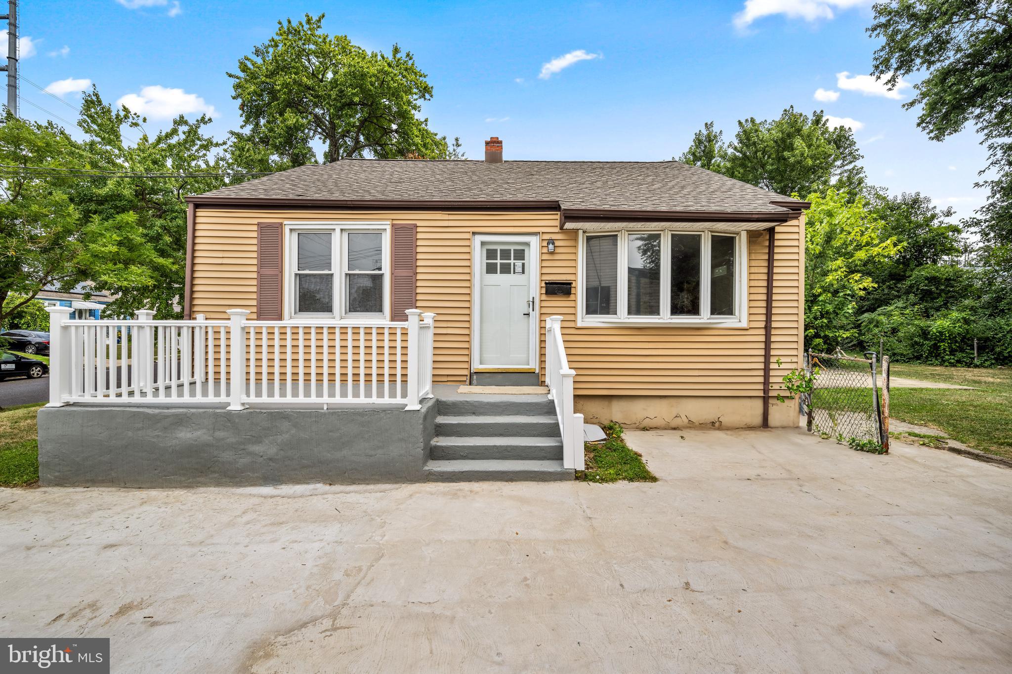 a view of a house with a yard and fence