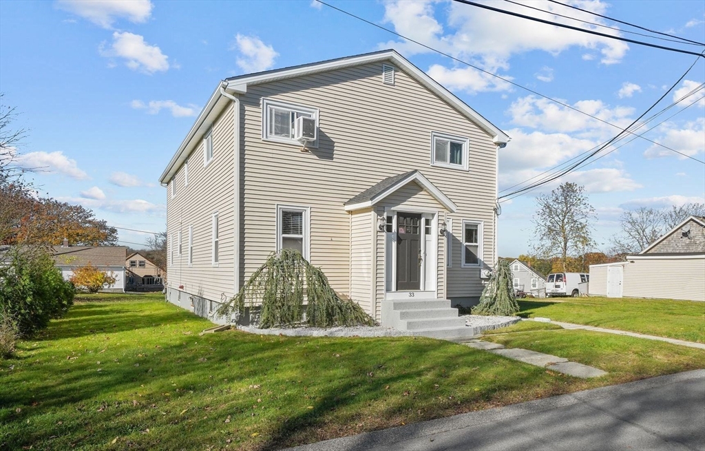 a view of a house with a yard