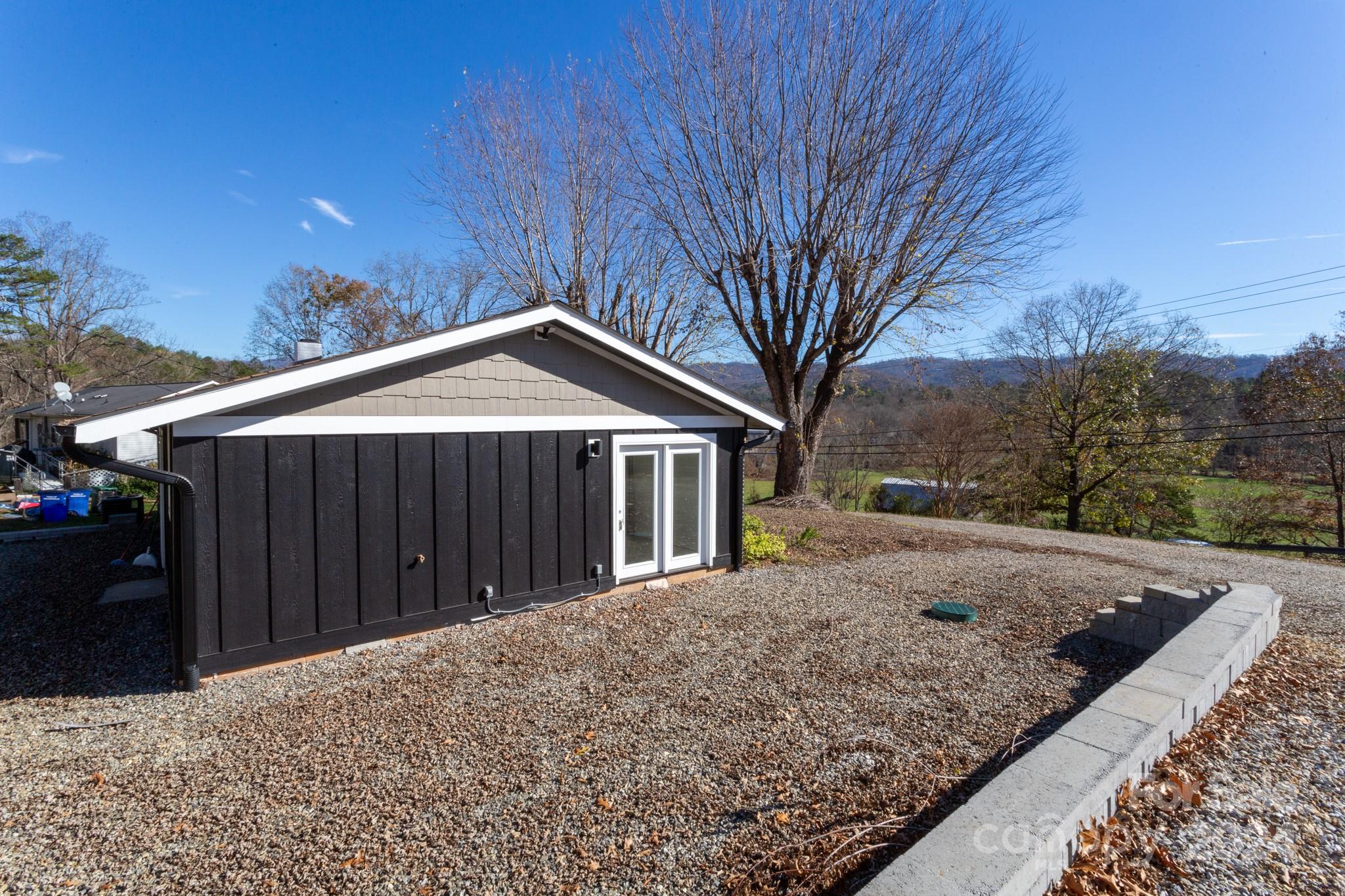 a view of a house with a backyard