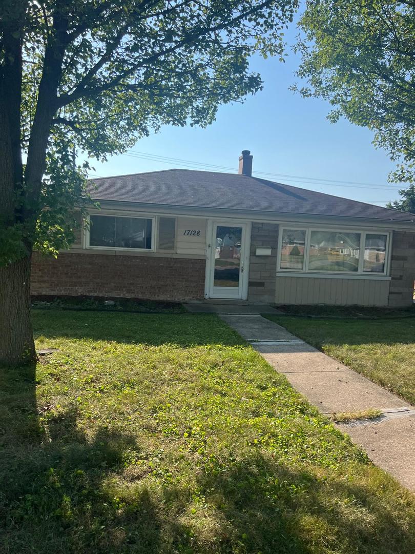 a view of house with backyard