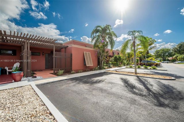 $3,000 | 10206 Greenhouse Road | Pembroke Lakes