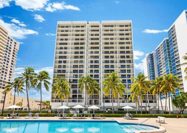 $2,900 | 2625 Collins Avenue, Unit 702 | Mid Beach