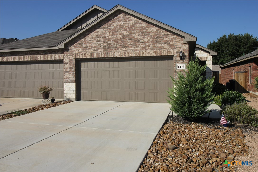 a house view with a outdoor space