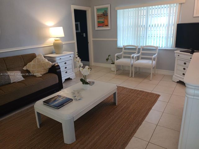 $229,000 | 1520 McKinley Street, Unit 210E | Hollywood Lakes