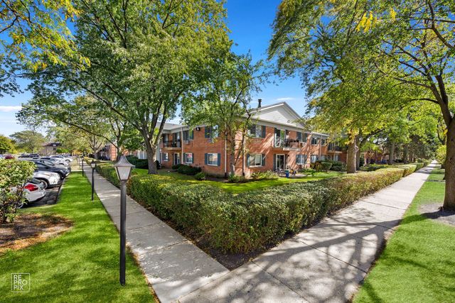 $269,900 | 2303 South Goebbert Road, Unit A207 | Arlington Heights