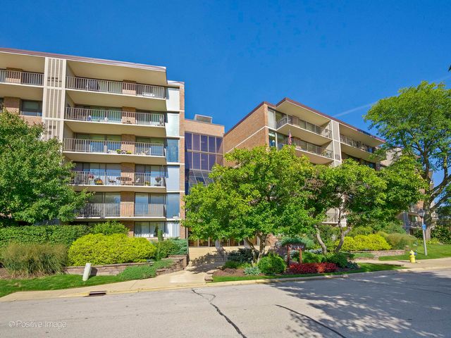 $385,000 | 2 South Atrium Way, Unit 108 | Elmhurst