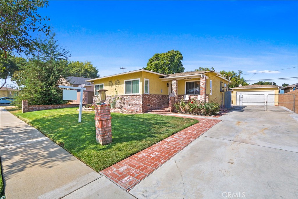 Front view looking toward long driveway and 2 car garage