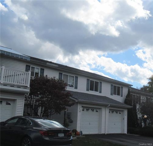 $325,000 | 221 Tamerisk Lane, Unit 246 | New Windsor