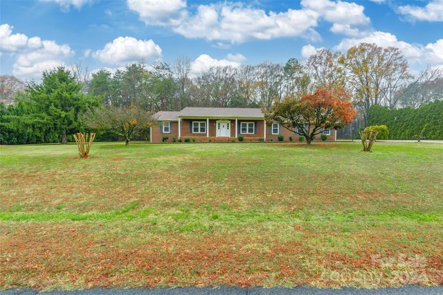 $440,000 | 240 Quail Drive | Summerfield