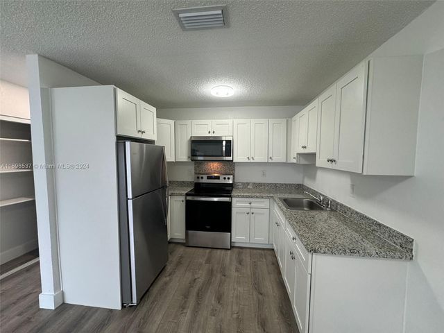 $1,995 | 6036 Southwest 25th Street, Unit 8 | Miramar Isles