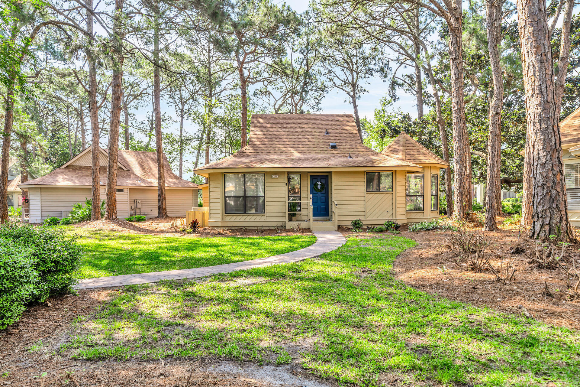 a view of a house with backyard and a tree