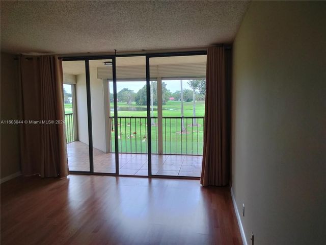 $2,500 | 16400 Golf Club Road, Unit 213 | Bonaventure