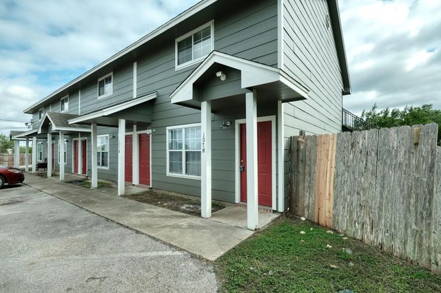 $1,095 | 107 C Castleberry Court | Bertram