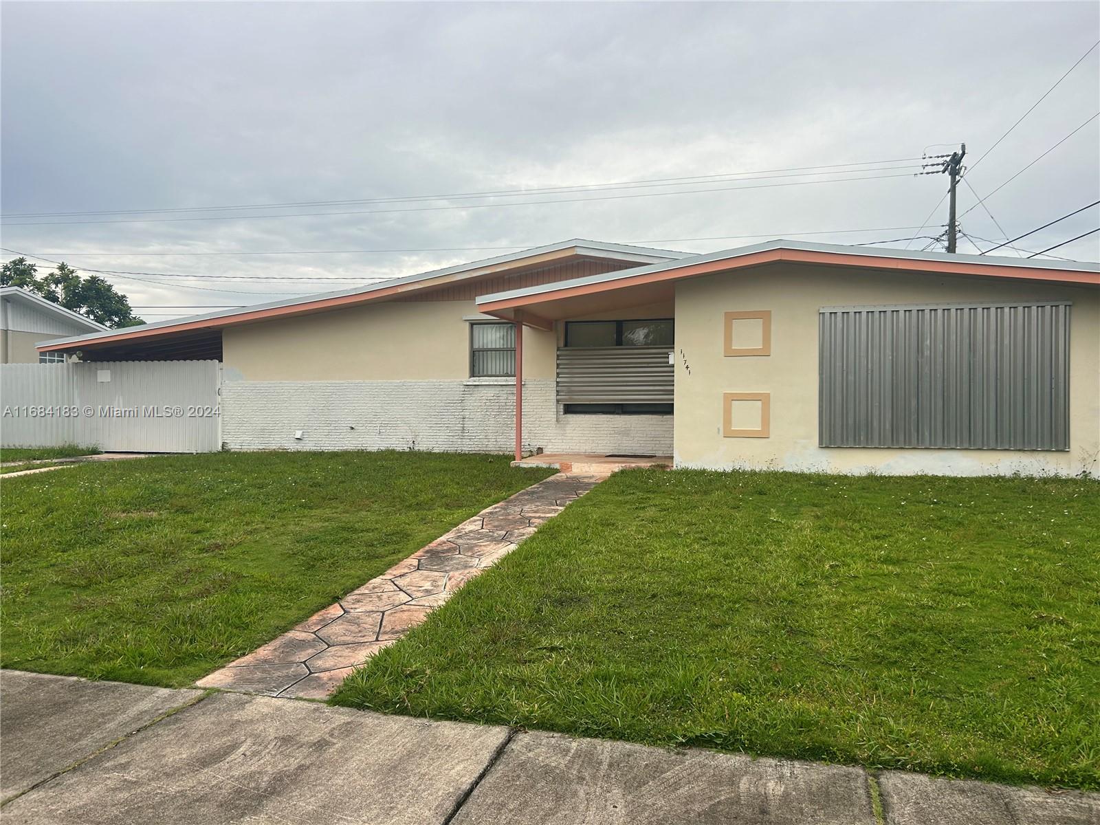 a front view of house with yard