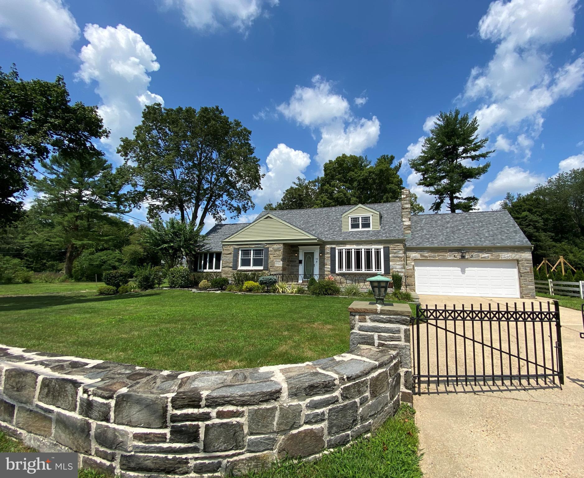 a view of a house with backyard and a garden