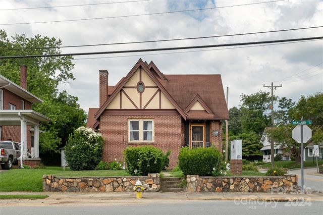 $629,000 | 831 Oakland Street | Hendersonville