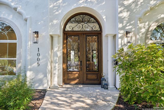 $1,950,000 | 1005 Wiltshire Avenue | Terrell Hills