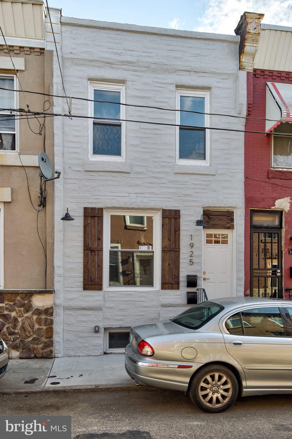 a car parked in front of a brick building