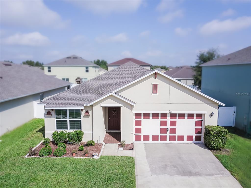 a view of a yard in front of a house