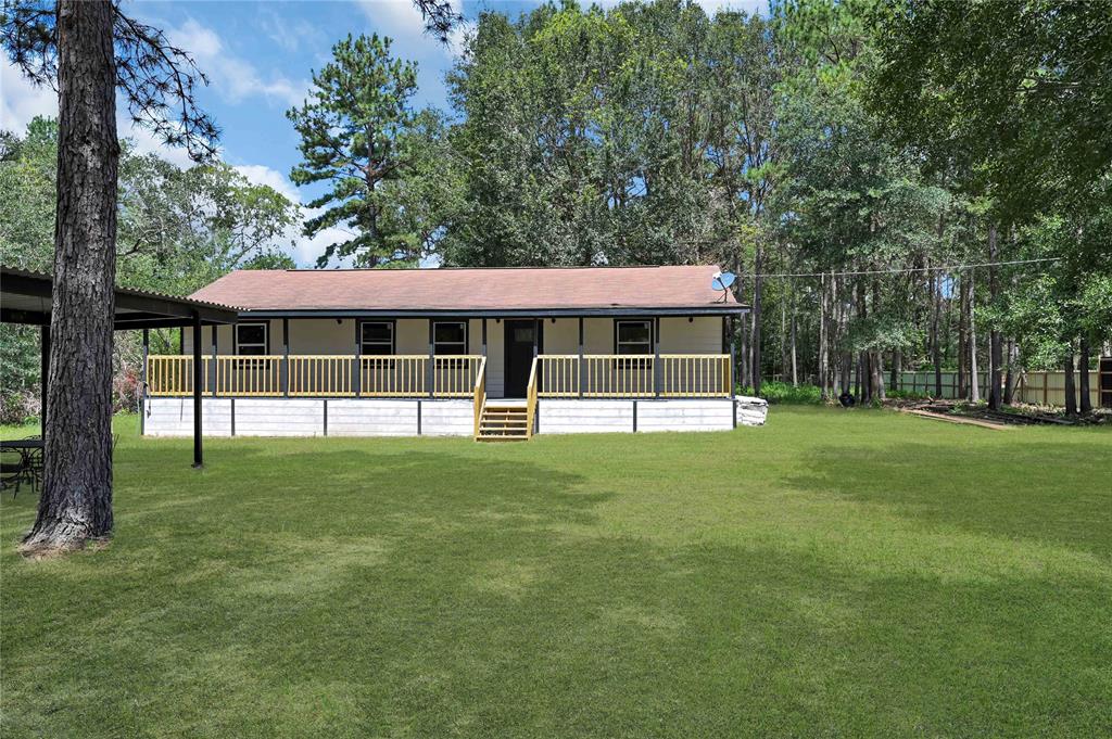 a view of a house with a backyard