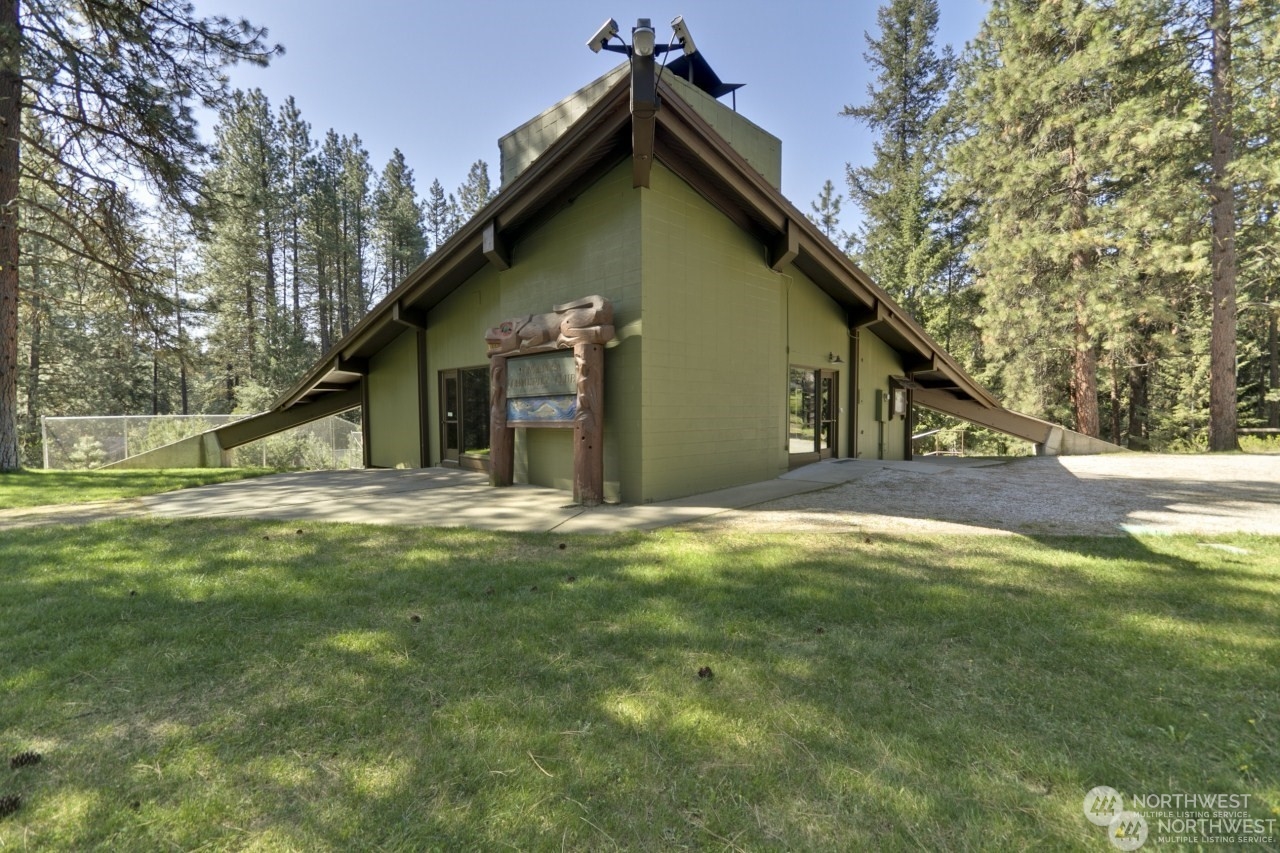 a view of house with backyard