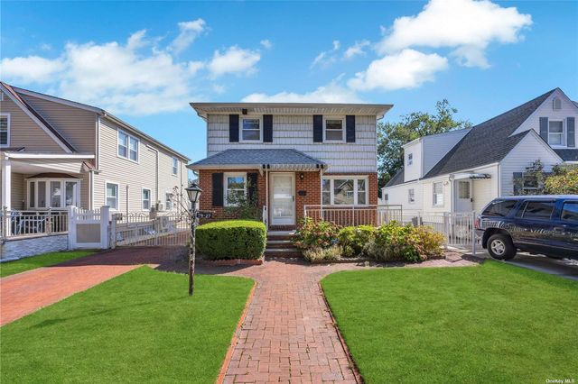 $1,150,000 | 78-27 268th Street | Floral Park