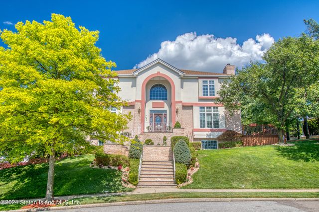 $1,849,000 | 36 Motley Avenue | Todt Hill