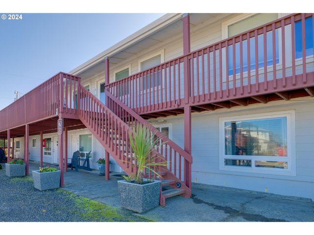 $329,900 | 621 South Pacific Street | Rockaway Beach