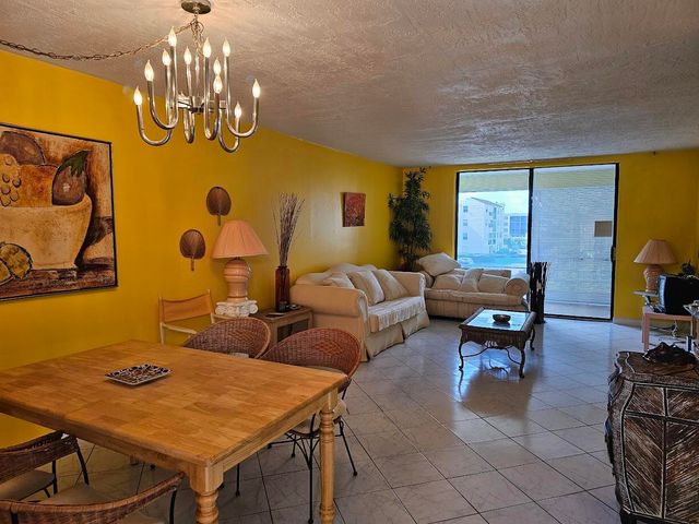 $119,000 | 2861 Somerset Drive, Unit 317 | Lauderdale Lakes East Gate