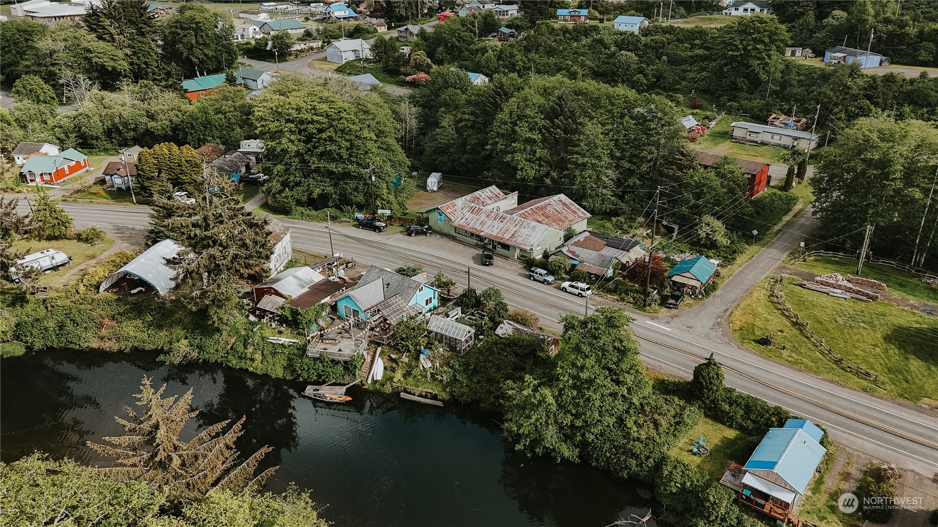 an aerial view of residential house with outdoor space and lake view