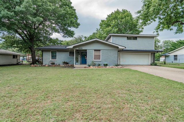 $345,000 | 605 Loma Alta Street | Ennis