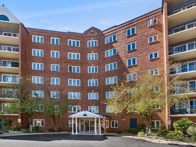 $359,900 | 7120 North Milwaukee Avenue, Unit 704 | Niles