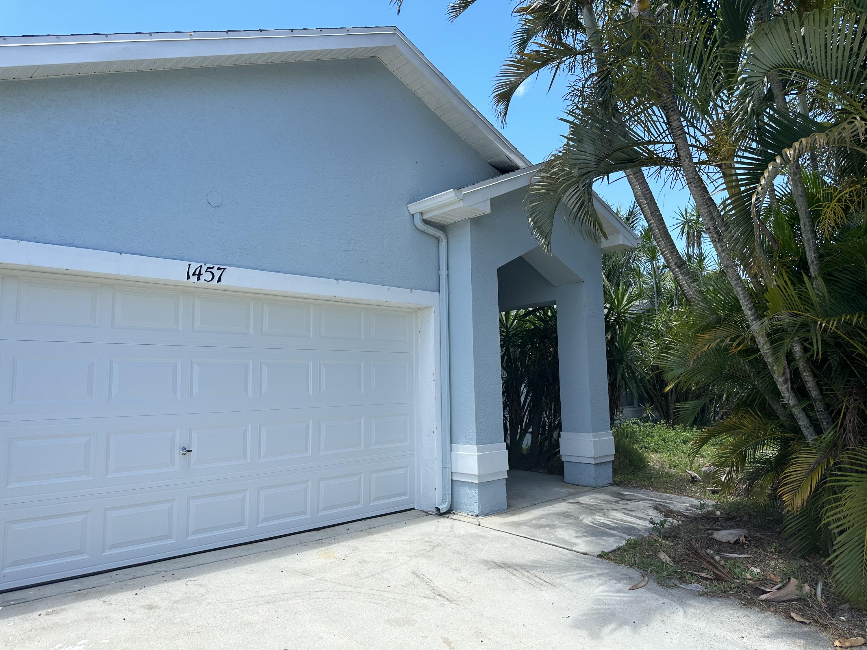 New hurricane garage door