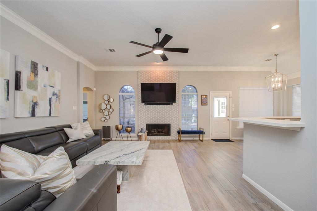 Large and inviting Living Room