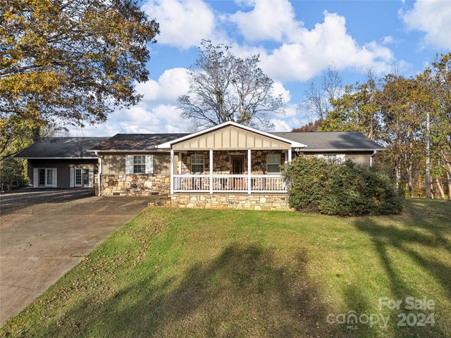 $449,000 | 2627 Pea Ridge Road | White Oak Township - Polk County