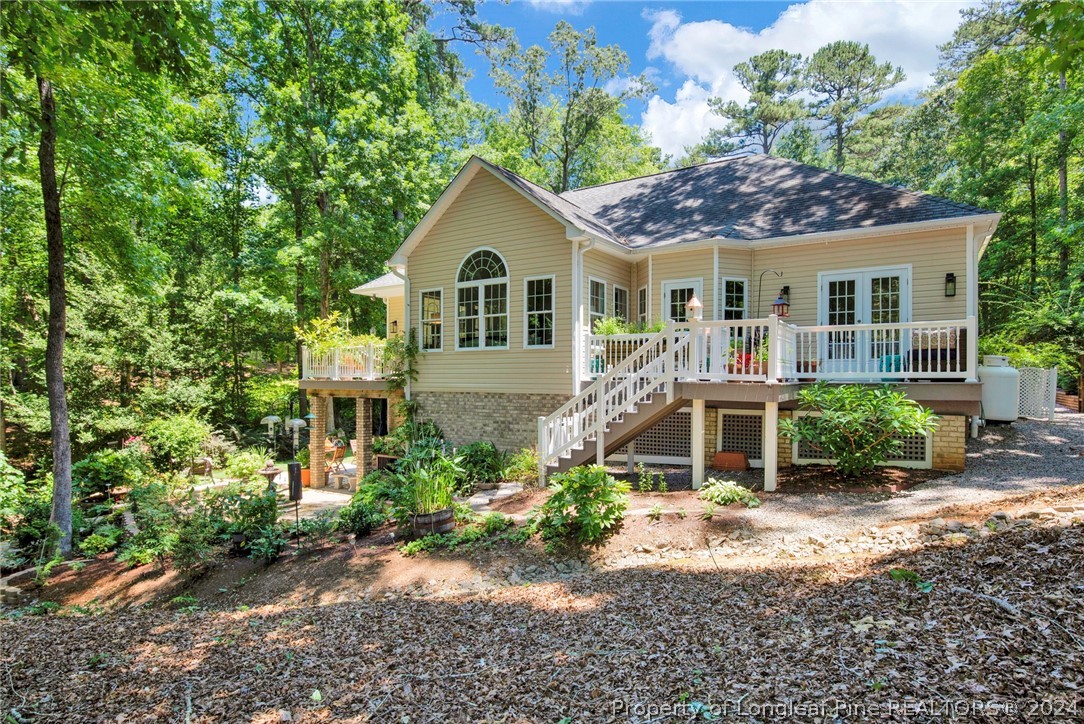 a view of a yard in front of house