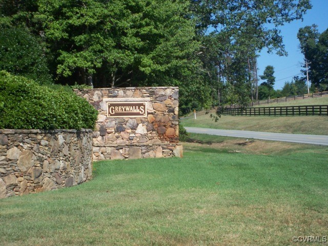 Community / neighborhood sign on Huguenot Trail. G