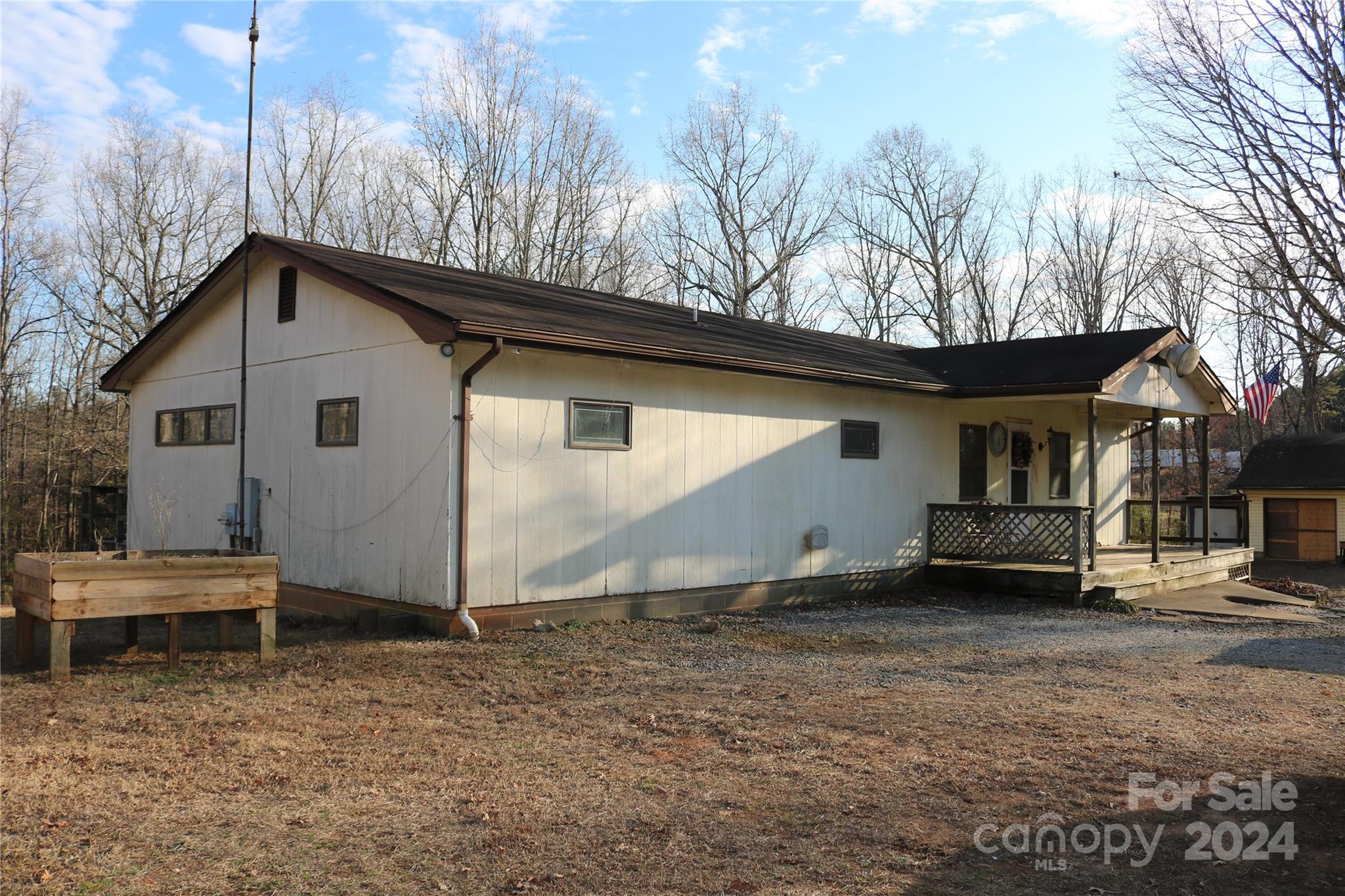 a view of a house with a back yard