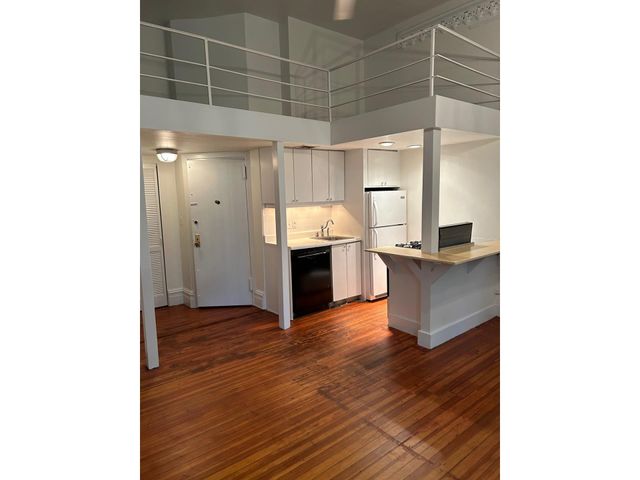 $4,800 | 52 West 12th Street, Unit 2R | Greenwich Village