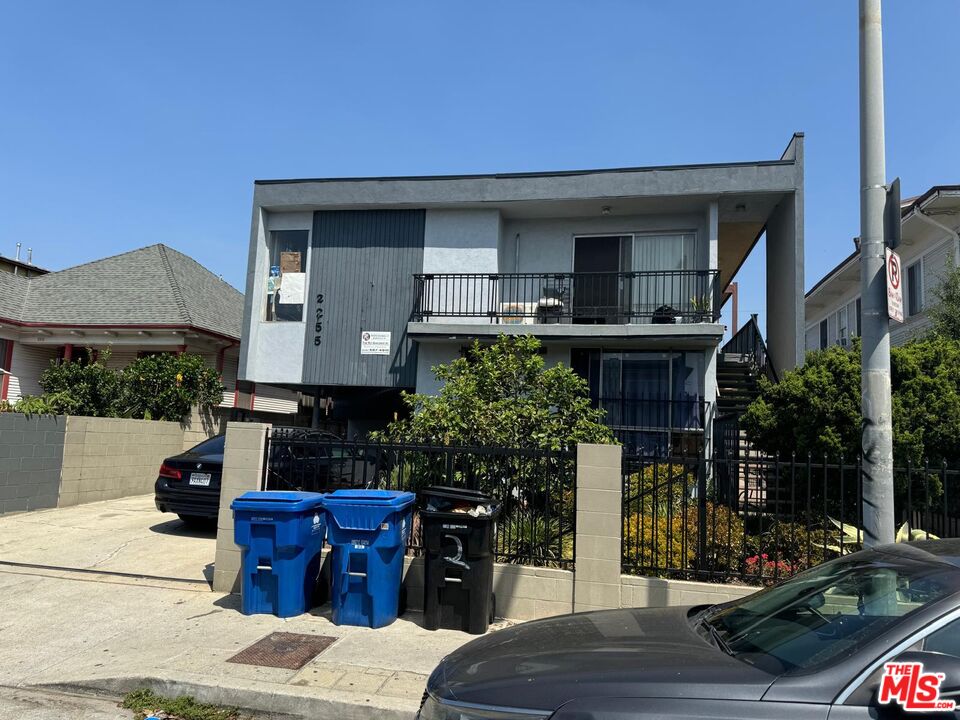 a house view with a outdoor space