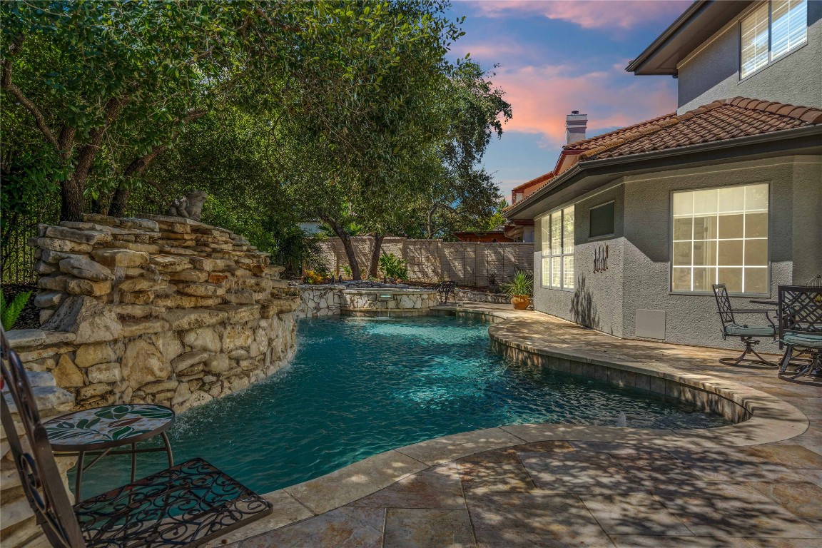 a view of a house with backyard and sitting area